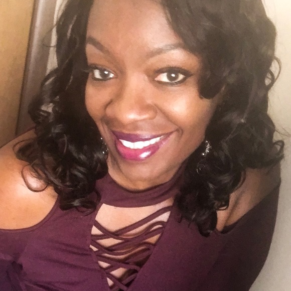 Meet your Posher, Laura - Picture 1 of 1